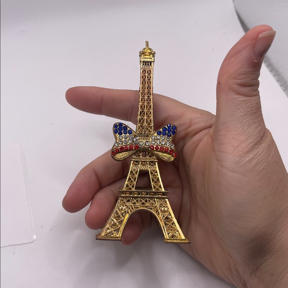 Gold Eiffel Tower Figurine with Bow‎ - Picture 3 of 5